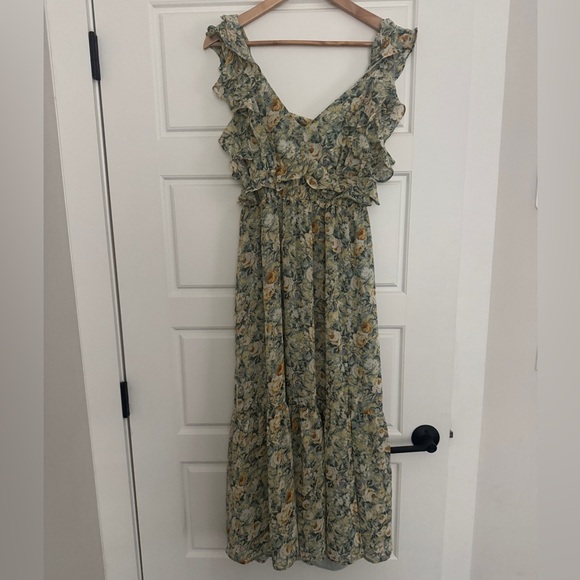 Astr Dresses & Skirts - ASTR the Label floral back-tie ruffle maxi dress, like new! Size small!